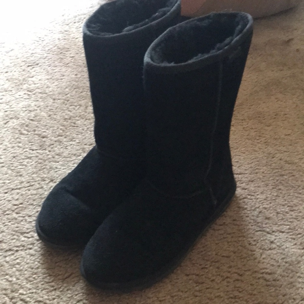 size 9 black Minnetonka boots